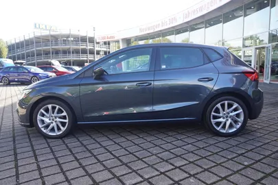 Car image 37