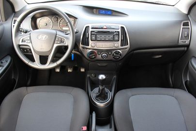 Car image 13