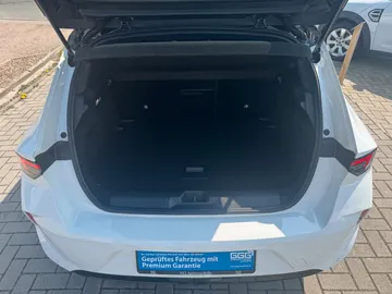 Car image 32