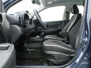 Car image 11