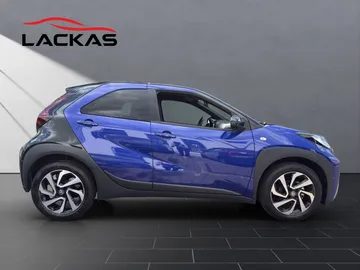 Car image 4