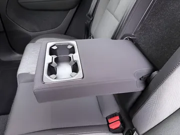 Car image 40