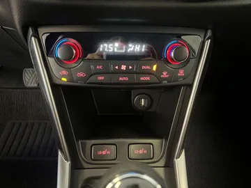 Car image 27