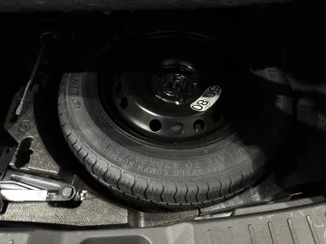 Car image 27