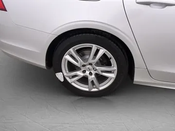 Car image 32