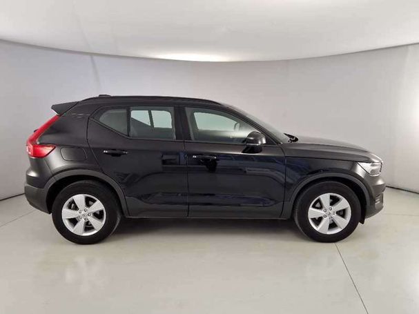 Volvo XC40 D3 Momentum 110 kW image number 3