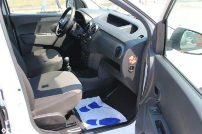 Car image 24