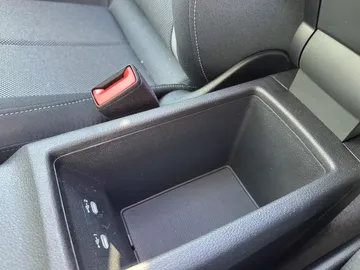 Car image 29