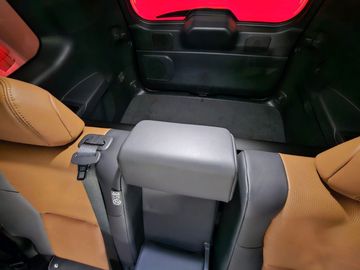 Car image 31