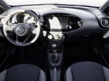 Car image 12