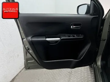 Car image 27