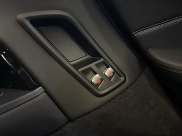 Car image 35
