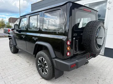 Car image 25