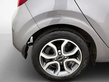 Car image 27