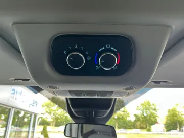 Car image 33