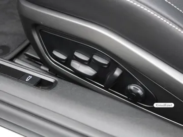 Car image 30