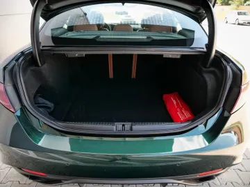 Car image 32