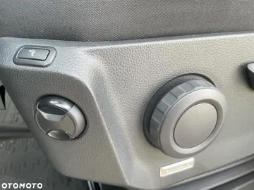 Car image 38