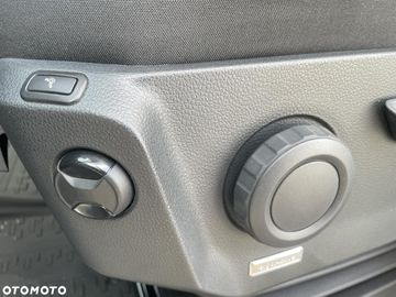 Car image 38