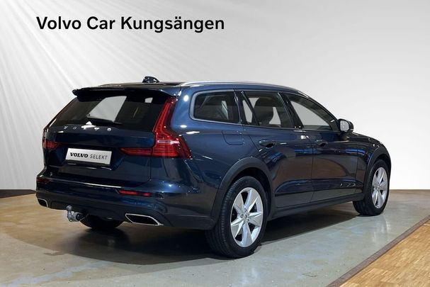 Volvo V60 Cross Country D4 AWD 141 kW image number 2