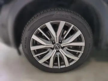 Car image 13