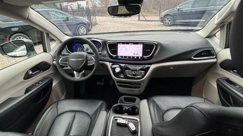 Car image 21