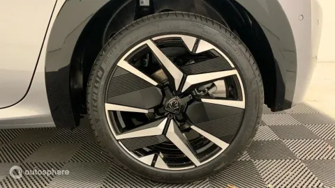 Car image 20