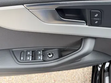 Car image 32