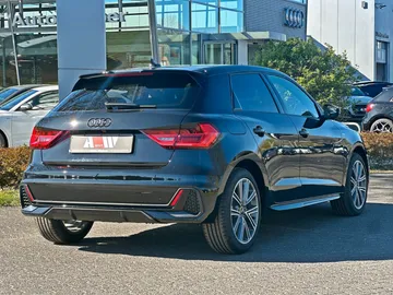 Car image 27