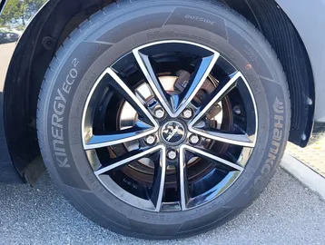 Car image 28
