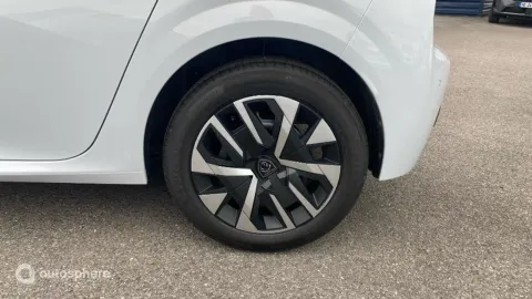 Car image 20