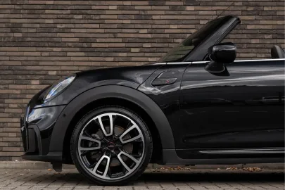 Car image 33