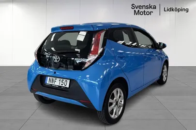 Car image 3