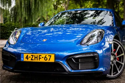 Car image 4