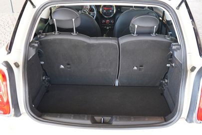 Car image 32