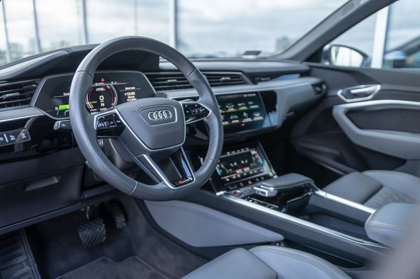 Audi e-tron 370 kW image number 19