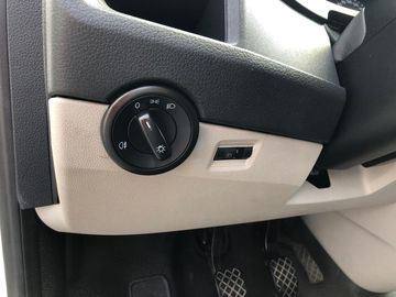 Car image 30