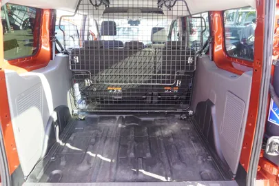 Car image 21