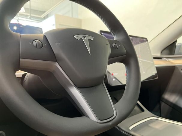 Tesla Model Y Long Range AWD 378 kW image number 10