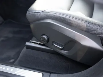 Car image 45