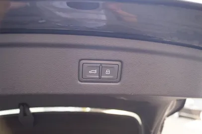 Car image 34