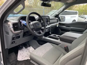 Car image 15