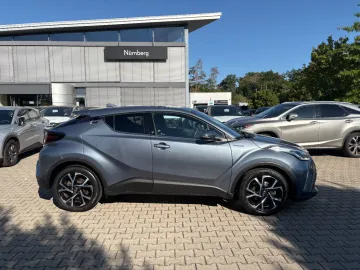 Car image 18