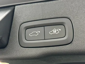 Car image 40