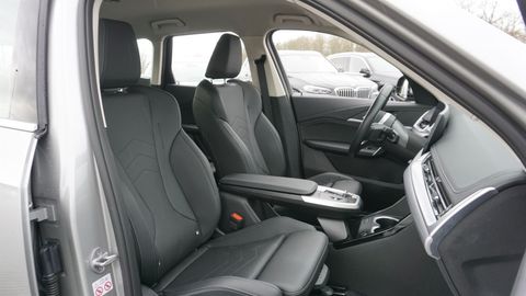 Car image 30