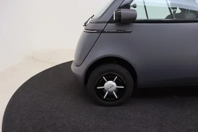 Car image 25