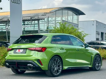 Car image 33