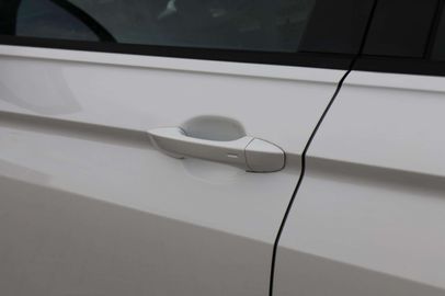 Car image 36