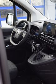 Car image 26