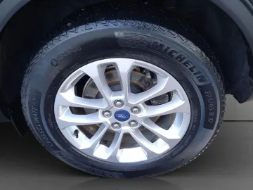 Car image 27